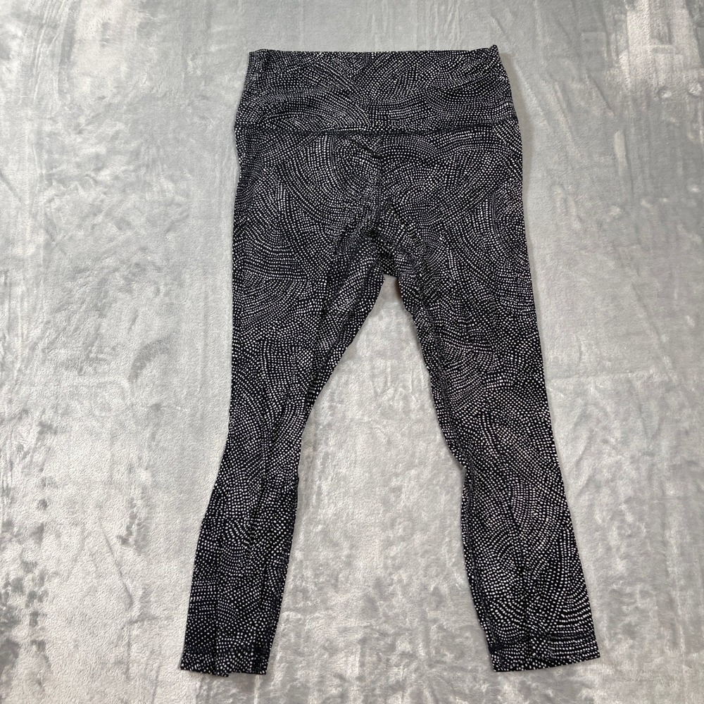 Lululemon High Rise Size 4/6 Cropped Leggings Black White Dotted Swirl Pattern